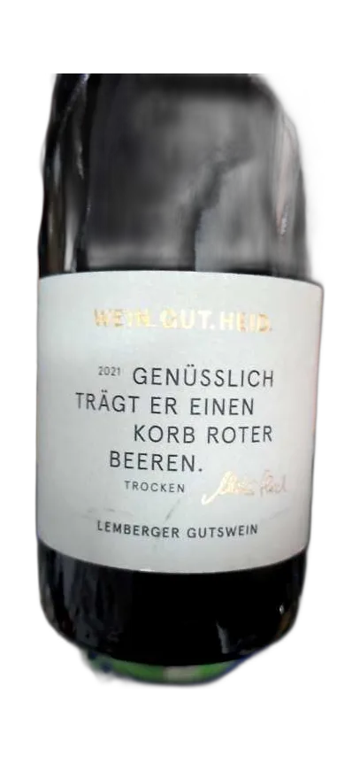 Genüsslich Trägt Er Einen Korb Roter Beeren Trocken Lemberger Gutswein